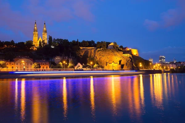 Castillo de Praga es una característica dominante de Praga — Foto de Stock