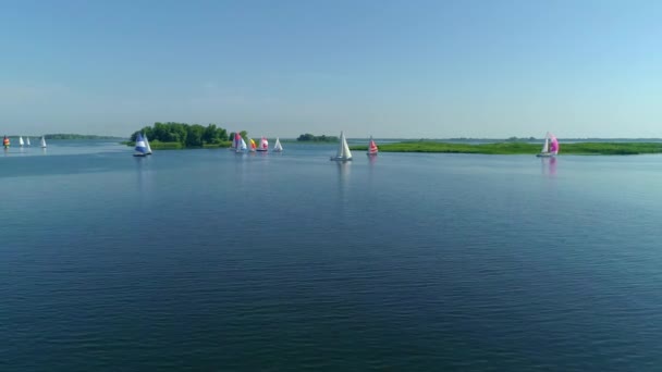 Aerial drone footage of regatta or sailing race at Dnipro river — Vídeo de stock