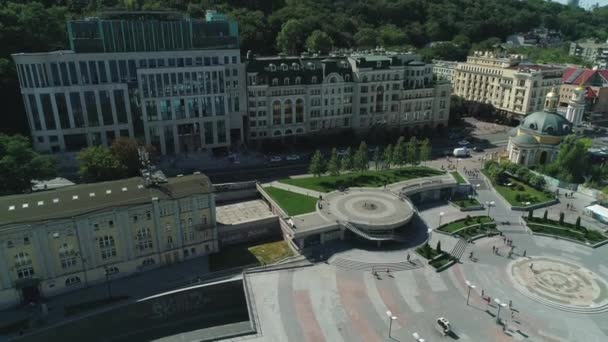 Flygdrönarbilder av Postfyrkantiga området Podil i Kiev — Stockvideo