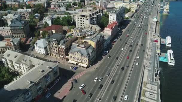 Flygdrönarbilder av Postfyrkantiga området Podil i Kiev — Stockvideo