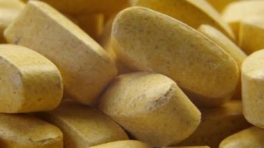 Biyolojik olarak aktif katkı maddeleri içeren haplar. Dönüşümlü makro çekim.