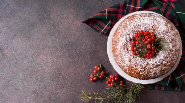 Рождественский Торт Красными Ягодами — стоковое фото
