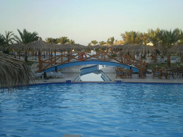 Hurghada, Mısır 'daki tatil köyünde havuz