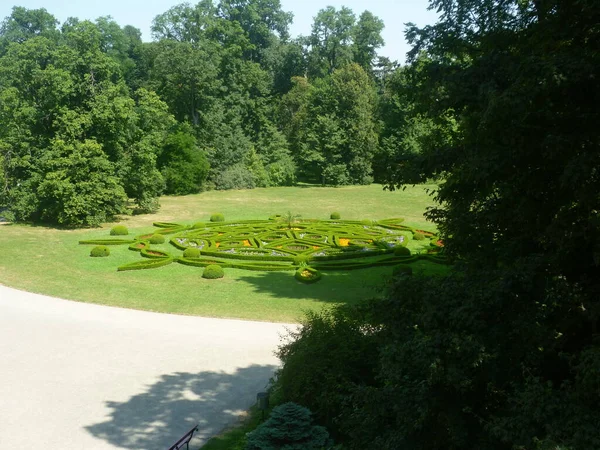 Çek Cumhuriyeti 'ndeki Kromeriz Kalesi' ne park et.