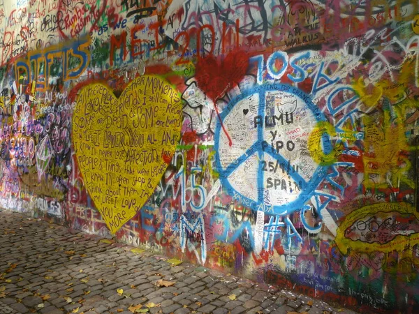 Lennon 'un Prag, Czech Cumhuriyeti' ndeki duvarı