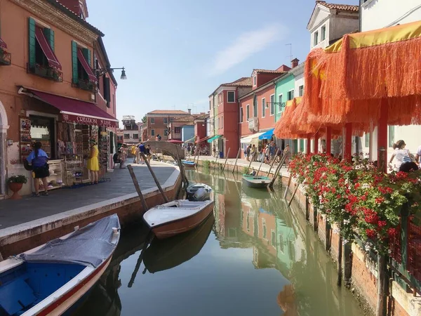 İtalya, Murano Adası 'ndaki kanal.