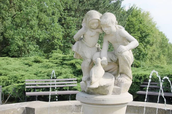 Gül bahçesinde çeşme lidice, Czech Republic