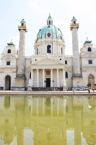 Karlskirche Karlsplatzon Bécsben Ausztriában — Stock Fotó