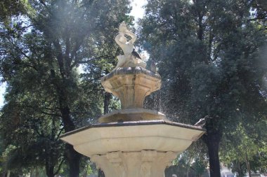 Hırvatistan 'ın Split kentinde bir parkta çeşme