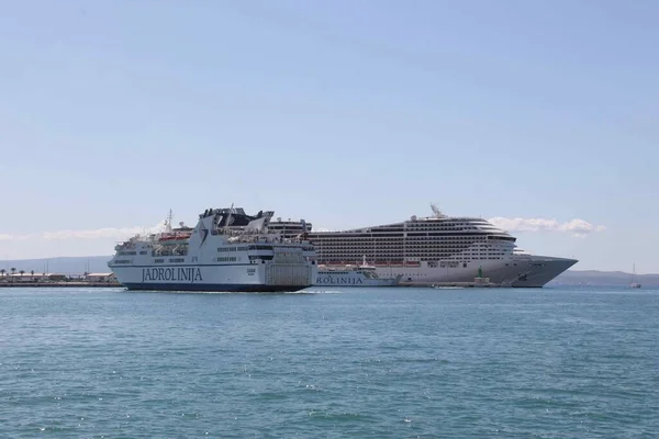 Dois Barcos Enormes Split Croácia — Fotografia de Stock