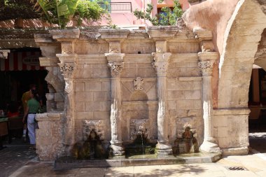 Yunanistan 'ın Girit kentindeki Rethymno kentindeki Rimondi Çeşmesi