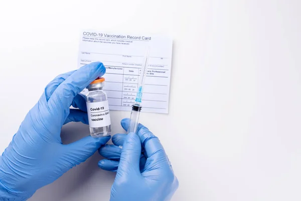 Gloved Hands Holding Vial Covid Vaccine Syringe Vaccination Record Card — Stok Foto