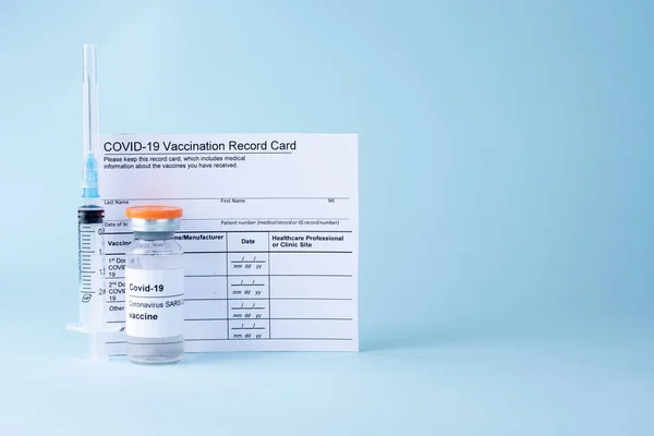 Covid Vaccine Vial Vaccination Record Card Syringe Blue Background Copy — Stok Foto