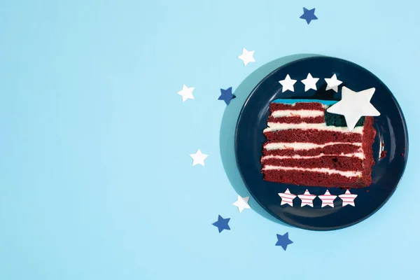 Sepotong Kue Seperti Bendera Amerika Serikat Piring Dengan Bintang Bintang — Stok Foto