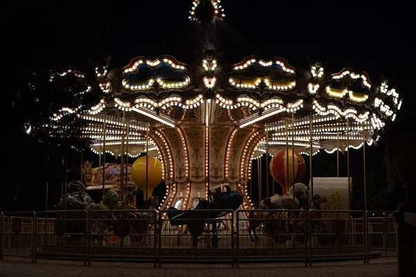 Manège Rétro Soirée Été Lumières Carrousel Vintage Dans Parc — Photo