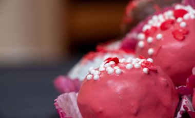 Lezzetli sevgililer günü çikolatalarını yakın plan.