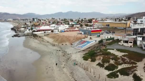 Аэросъемка с беспилотника Playa Hermosa, Энсенада, Мексика — стоковое видео