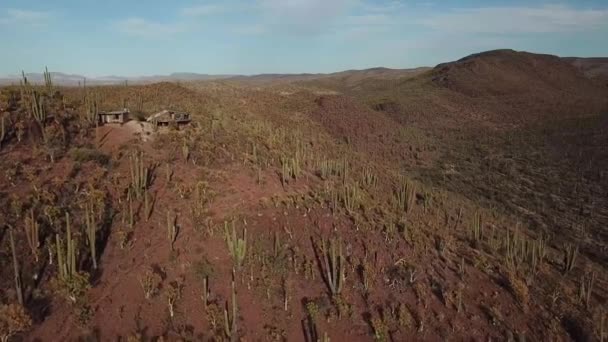 Luchtopname Van Een Ecotoerisme Retraite Huis Een Cactus Landschap Mexico — Stockvideo