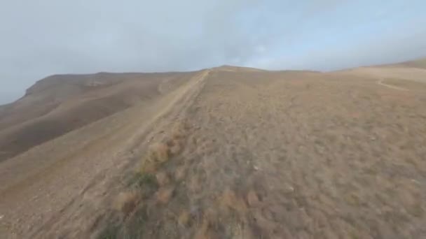 Shooting from sports fpv drone jogger man running on top of high mountain seascape outdoor activity — Stockvideo