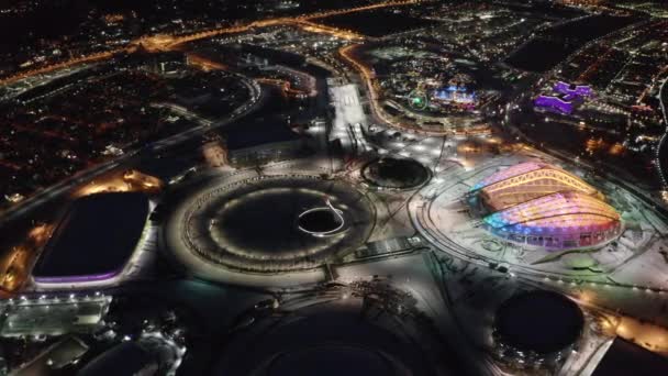 Noite iluminada Parque Olímpico Sochi, Rússia marco panorama — Vídeo de Stock