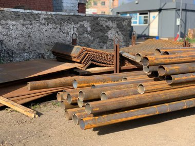 Paslı yuvarlak çelik boru..