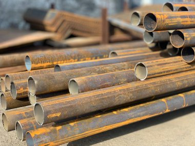 Paslı yuvarlak çelik boru..