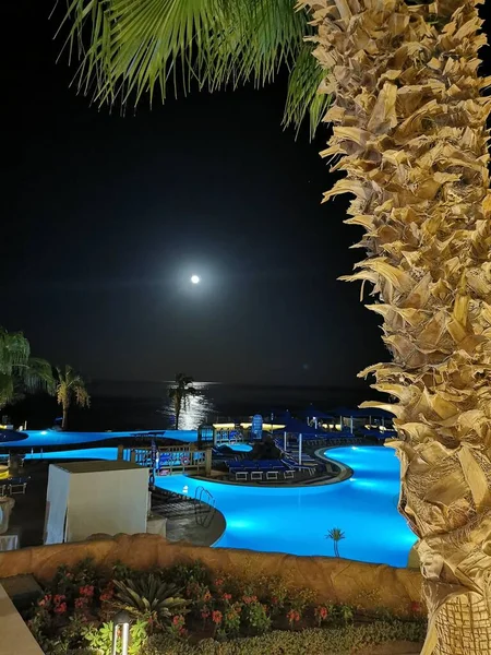 Pool Utsikt Hav Och Mörk Himmel Med Månen Natten — Stockfoto