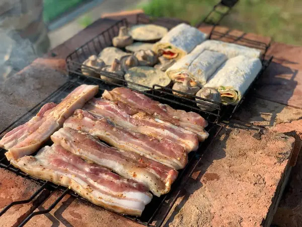 Der Prozess Des Grillens Von Fleisch Schweinefilet Vom Grill Schaschlik — Stockfoto