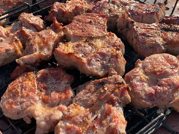 Der Prozess Des Grillens Von Fleisch Grillfleisch Auf Dem Grill — Stockfoto