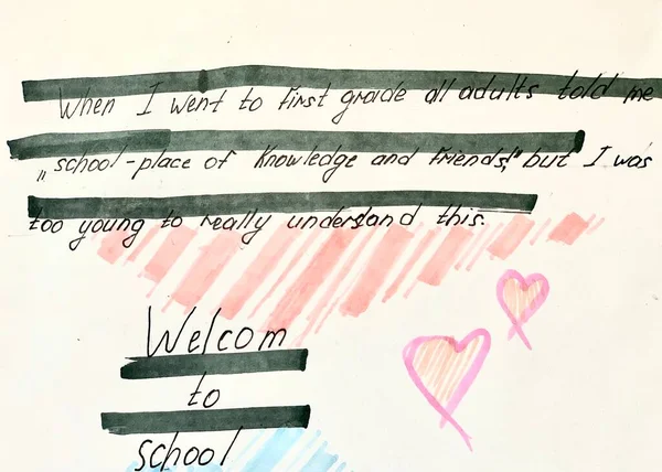 Öğrenci Okul Başlamadan Önce Bir Kağıt Parçasına Yazı Yazıyor — Stok fotoğraf