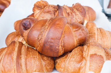 kruvasan reçel, vanilyalı krema ve bal ile grup