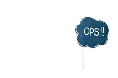 Operasyona beyaz bir arka plan da okuma işareti