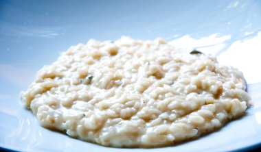  taleggio peynir ve thymeay ile tepesinde risotto, 
