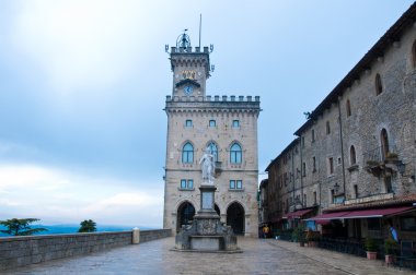 Belediye Binası'nda Piazza della Liberty, heykel Liberty, San Marino