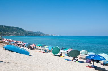 güzel bir plaj zambrone Calabria küçük bir kasabada