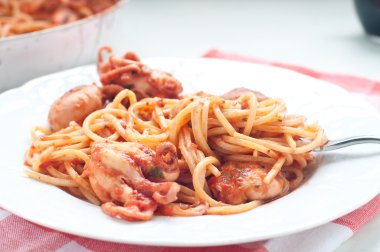  leziz spagetti sosu ahtapot