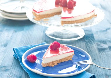 Fantastik cheesecake peynir, taze peynir ve krem ahududu, İtalya
