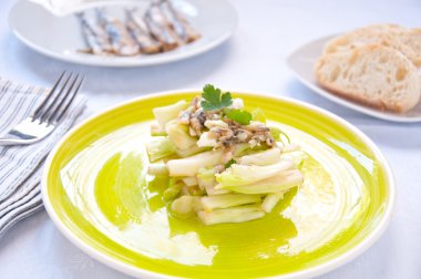 Hindiba salatası Roma tipik