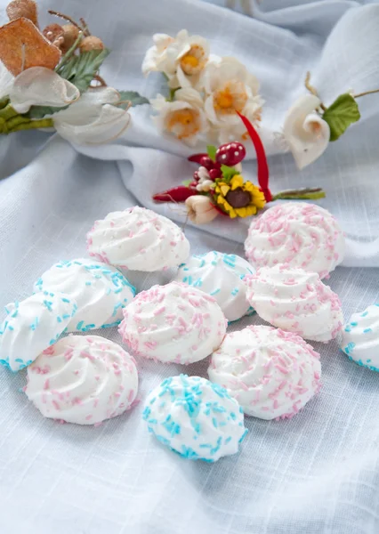 Beze küçük lezzetli tatlı şeker ve yumurta yapılmış