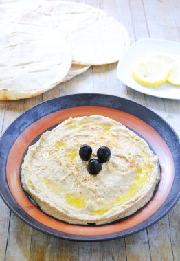 Nohut ve sarımsak yağı ile Arapça humus