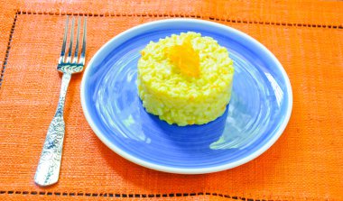 Risotto safran kremalı kabak çiçekleri ile