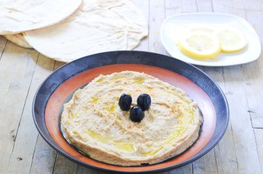Nohut ve sarımsak yağı ile Arapça humus
