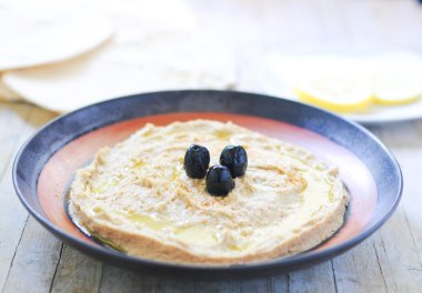 Nohut ve sarımsak yağı ile Arapça humus