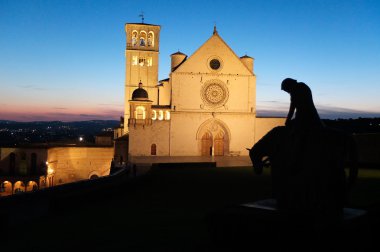 Assisi Saitn francesco Kilisesi kasabası yakınındaki Umbrian kırsal