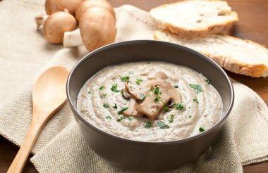 Krem porcini Mantar krema ve maydanoz ile