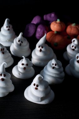 Hayaletler, Cadılar Bayramı için yumurta ve şeker