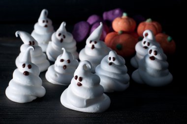 Hayaletler, Cadılar Bayramı için yumurta ve şeker