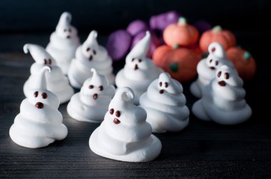 Hayaletler, Cadılar Bayramı için yumurta ve şeker