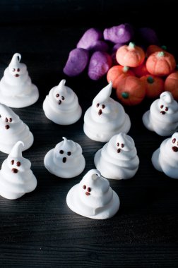 Hayaletler, Cadılar Bayramı için yumurta ve şeker