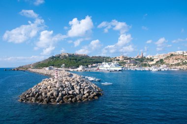 Gozo, Malta Adası feribot ile bağlantı noktası